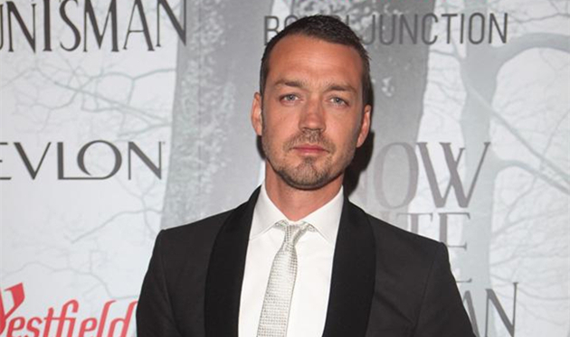 Rupert Sanders-apple-2